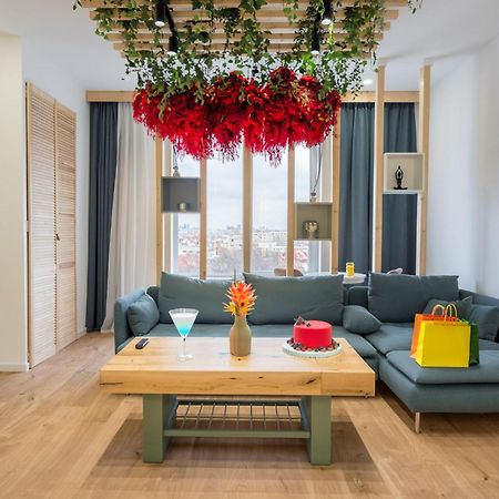 Jungle Escape - Luxe 1-Br Haven In Bucharest Apartment Ngoại thất bức ảnh