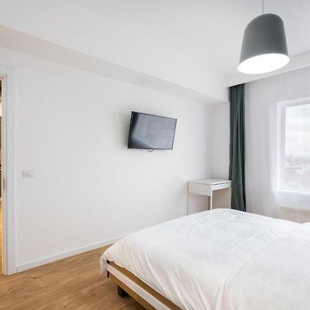 Jungle Escape - Luxe 1-Br Haven In Bucharest Apartment Ngoại thất bức ảnh