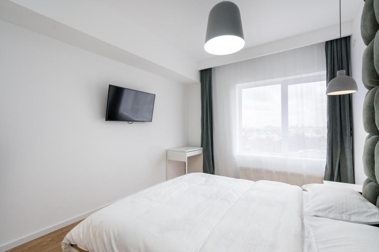 Jungle Escape - Luxe 1-Br Haven In Bucharest Apartment Ngoại thất bức ảnh