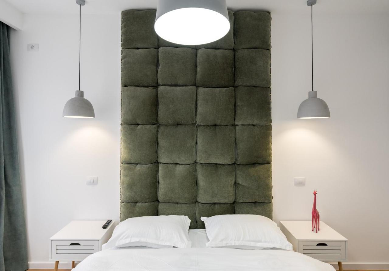 Jungle Escape - Luxe 1-Br Haven In Bucharest Apartment Ngoại thất bức ảnh