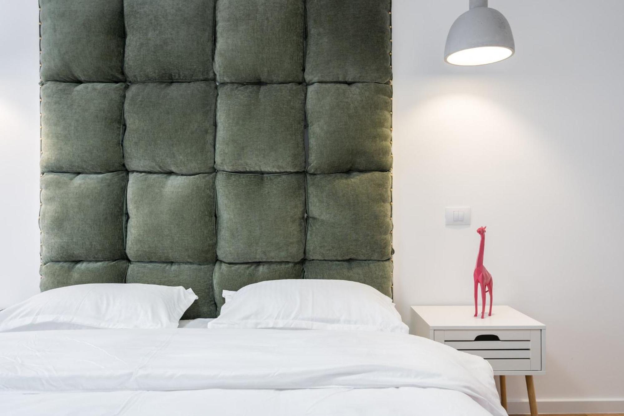 Jungle Escape - Luxe 1-Br Haven In Bucharest Apartment Ngoại thất bức ảnh