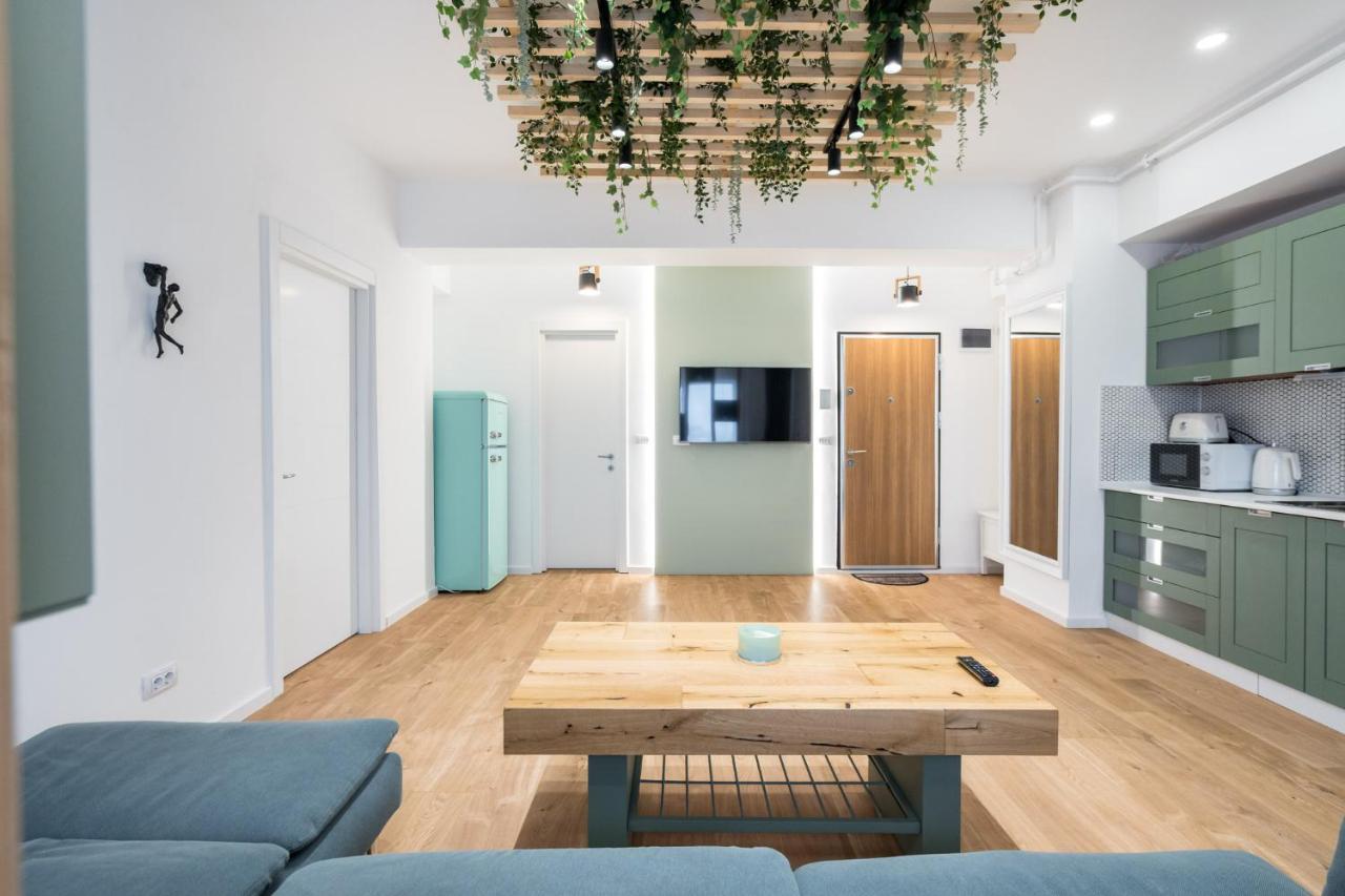 Jungle Escape - Luxe 1-Br Haven In Bucharest Apartment Ngoại thất bức ảnh