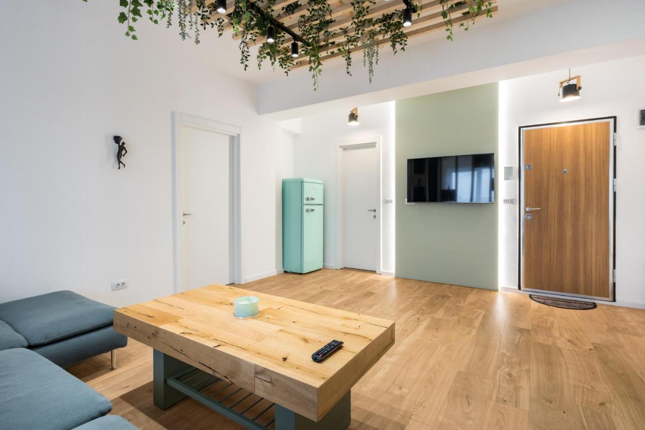 Jungle Escape - Luxe 1-Br Haven In Bucharest Apartment Ngoại thất bức ảnh