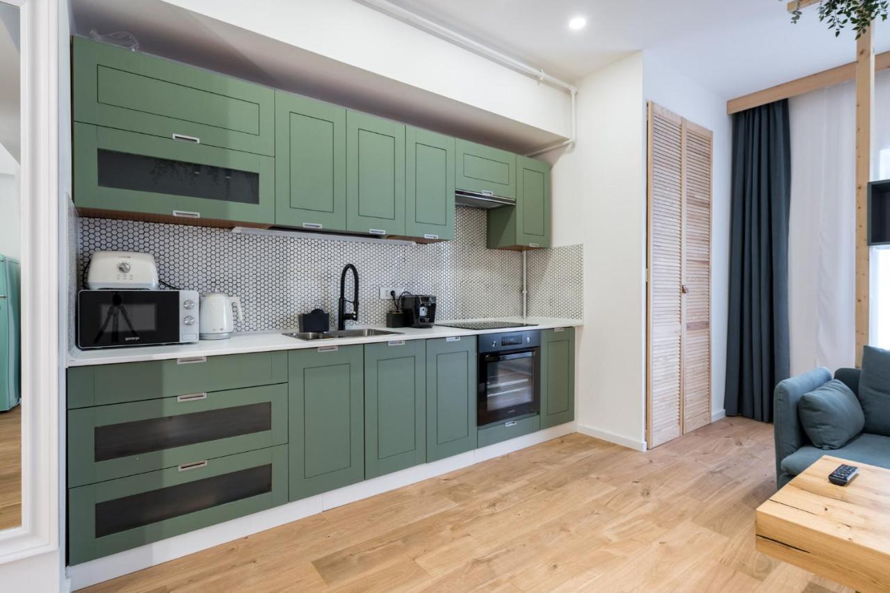 Jungle Escape - Luxe 1-Br Haven In Bucharest Apartment Ngoại thất bức ảnh
