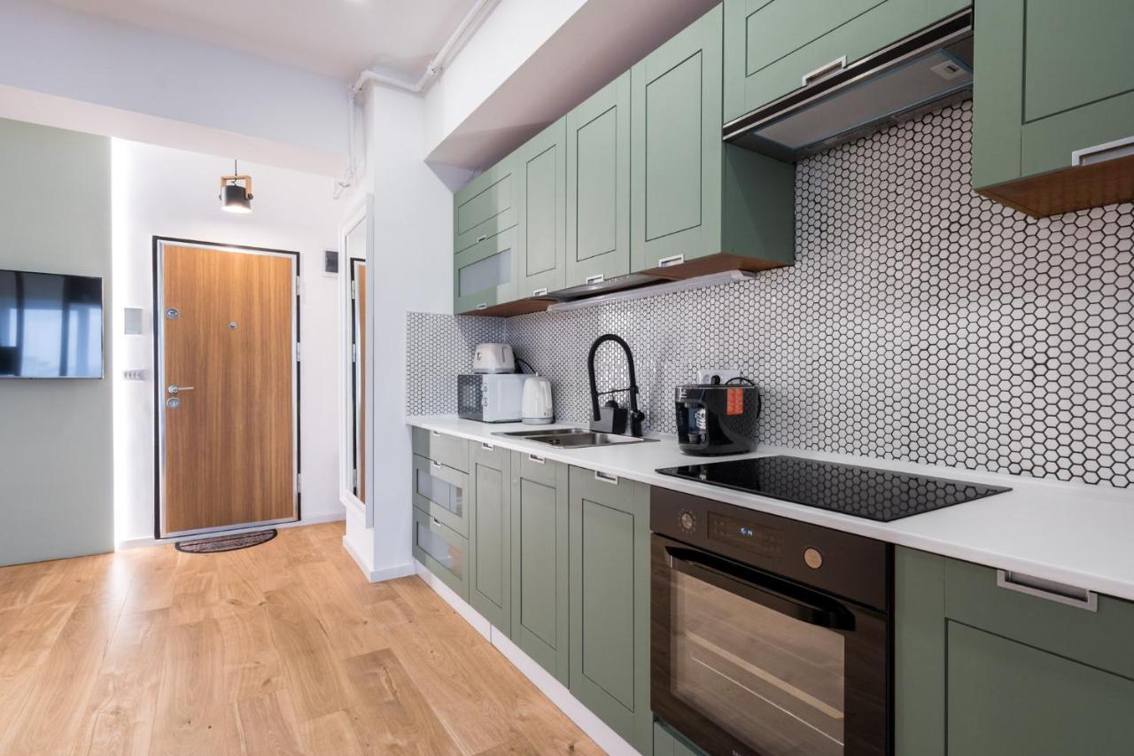 Jungle Escape - Luxe 1-Br Haven In Bucharest Apartment Ngoại thất bức ảnh