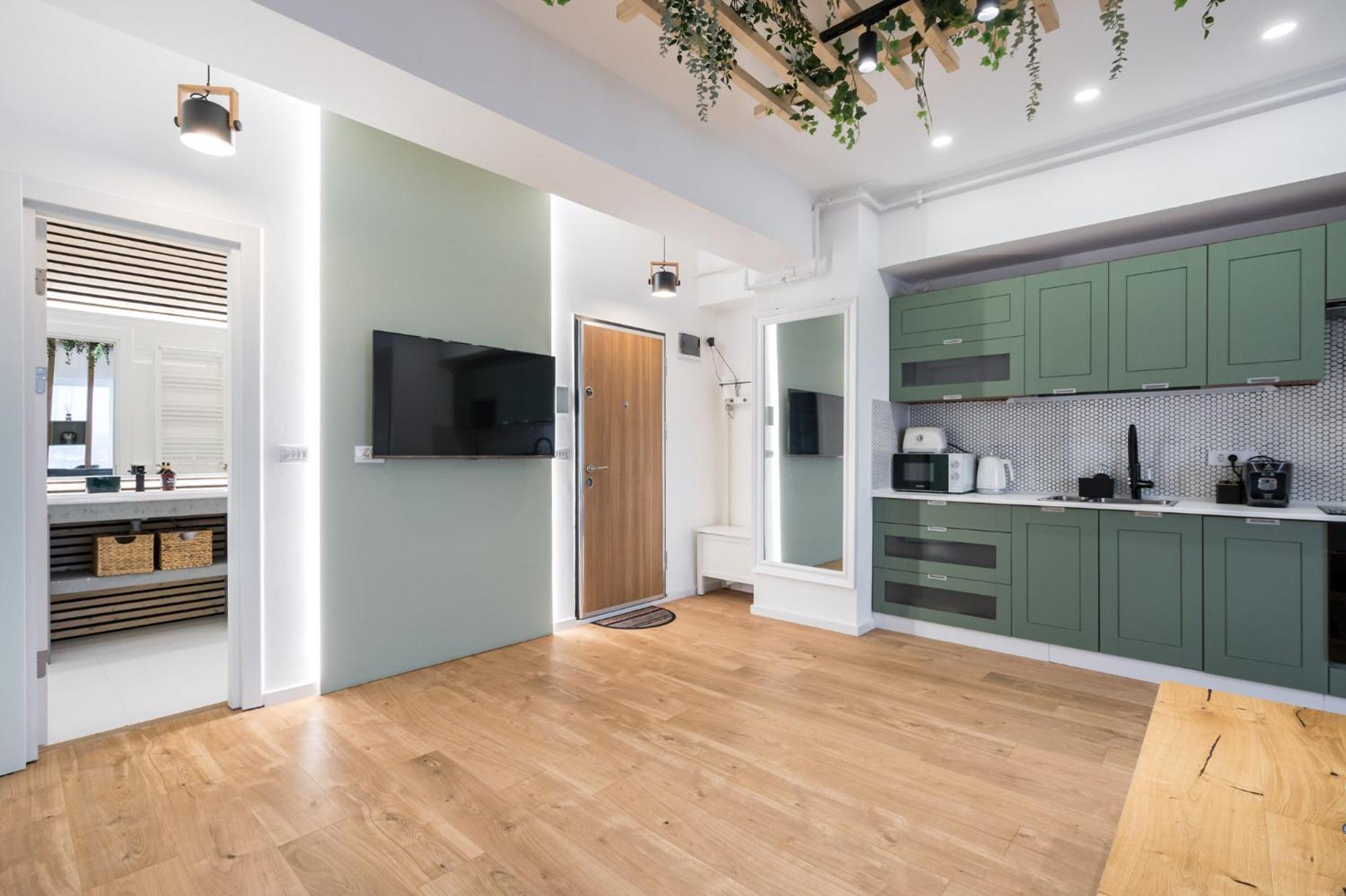 Jungle Escape - Luxe 1-Br Haven In Bucharest Apartment Ngoại thất bức ảnh